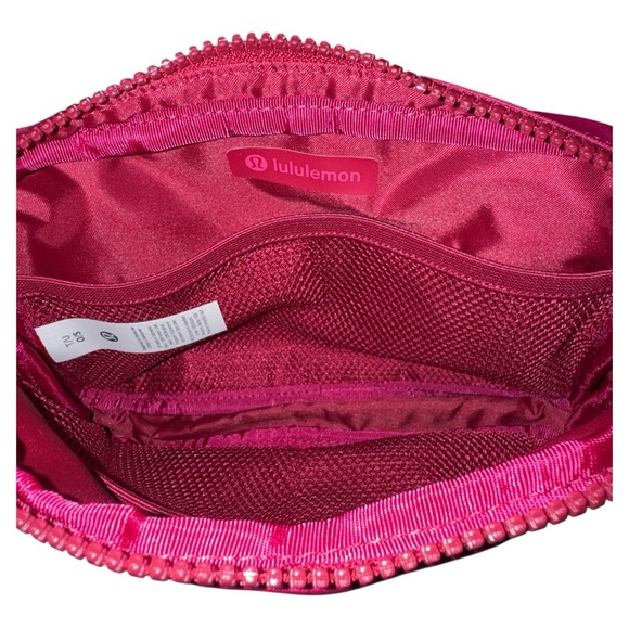 Lululemon Everywhere Belt Bag Large 2L Rumble Berry Pink NWT Sold Out - Picture 4 of 5